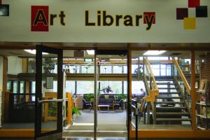 Art Library Discussion Stresses Ire Over Dean's Decision To Close