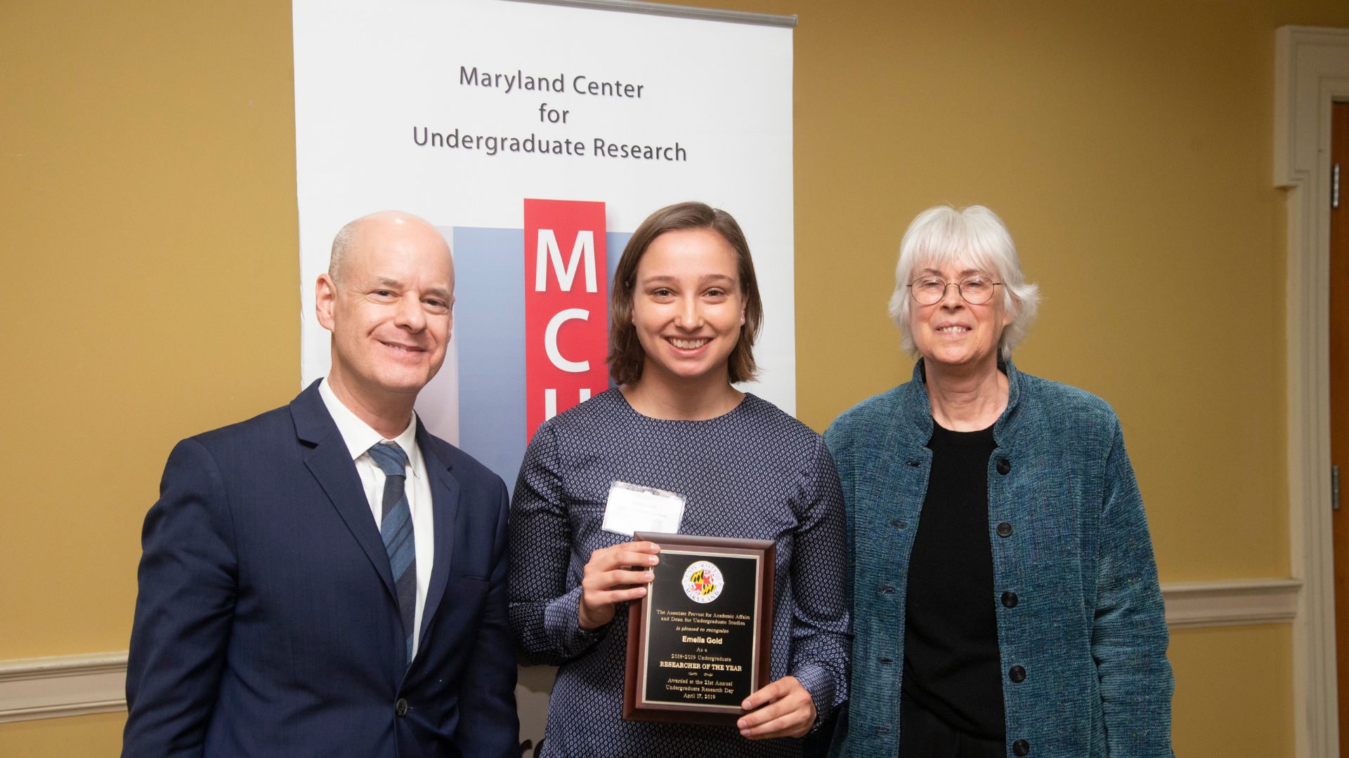 Emelia Gold (center) with her research advisor Mary Corbin Sies, associate professor of American studies (right) and William Cohen, associate provost and dean for Undergraduate Studies at the award ceremony. (Photo courtesy of F. DuVinage, UMD).