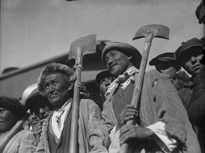 Kazakh workers building a railroad to Siberia, c. 1930 (Multimedia Art Museum, Moscow, via Eurasianet)