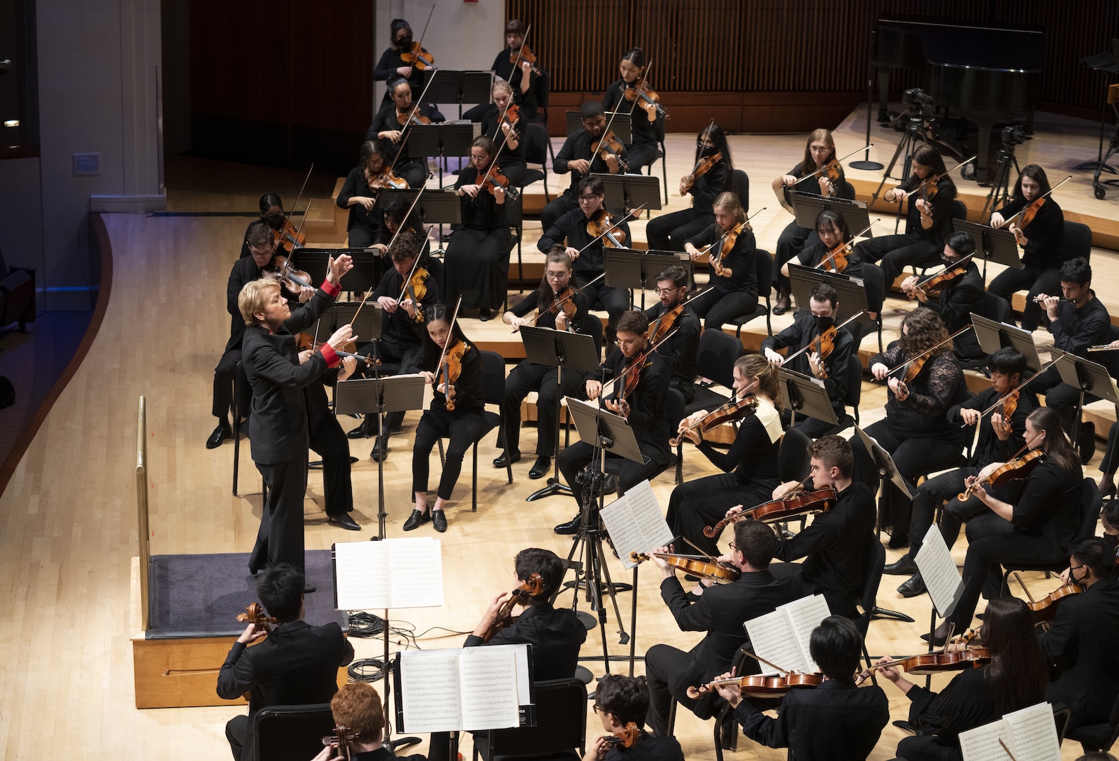 Marin Alsop conducts at NOI+F