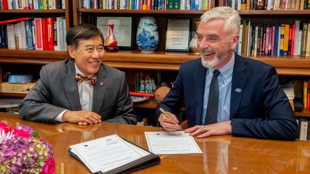 AIP Loh & Moloney Signing by Thai Nuygen